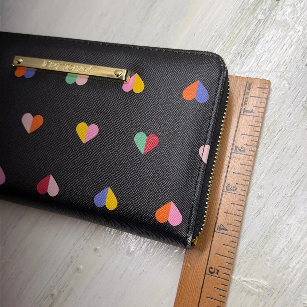 π5/$25 SALE!π Betsy Johnson Rainbow Hearts on Black Faux Leather Zip Up Wallet - Picture 13 of 14